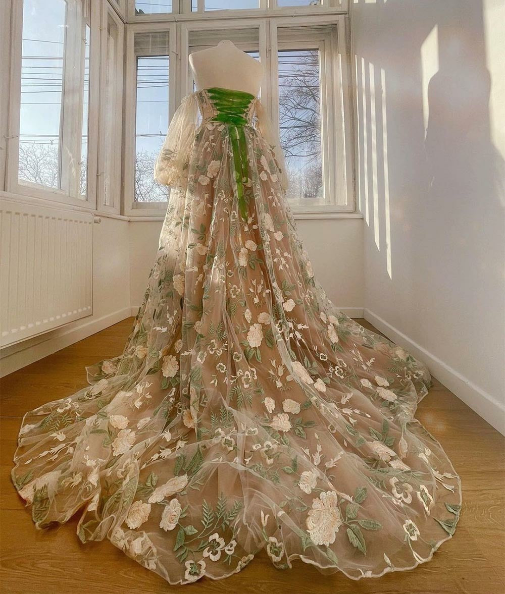 Robe brodée personnalisée à la mode