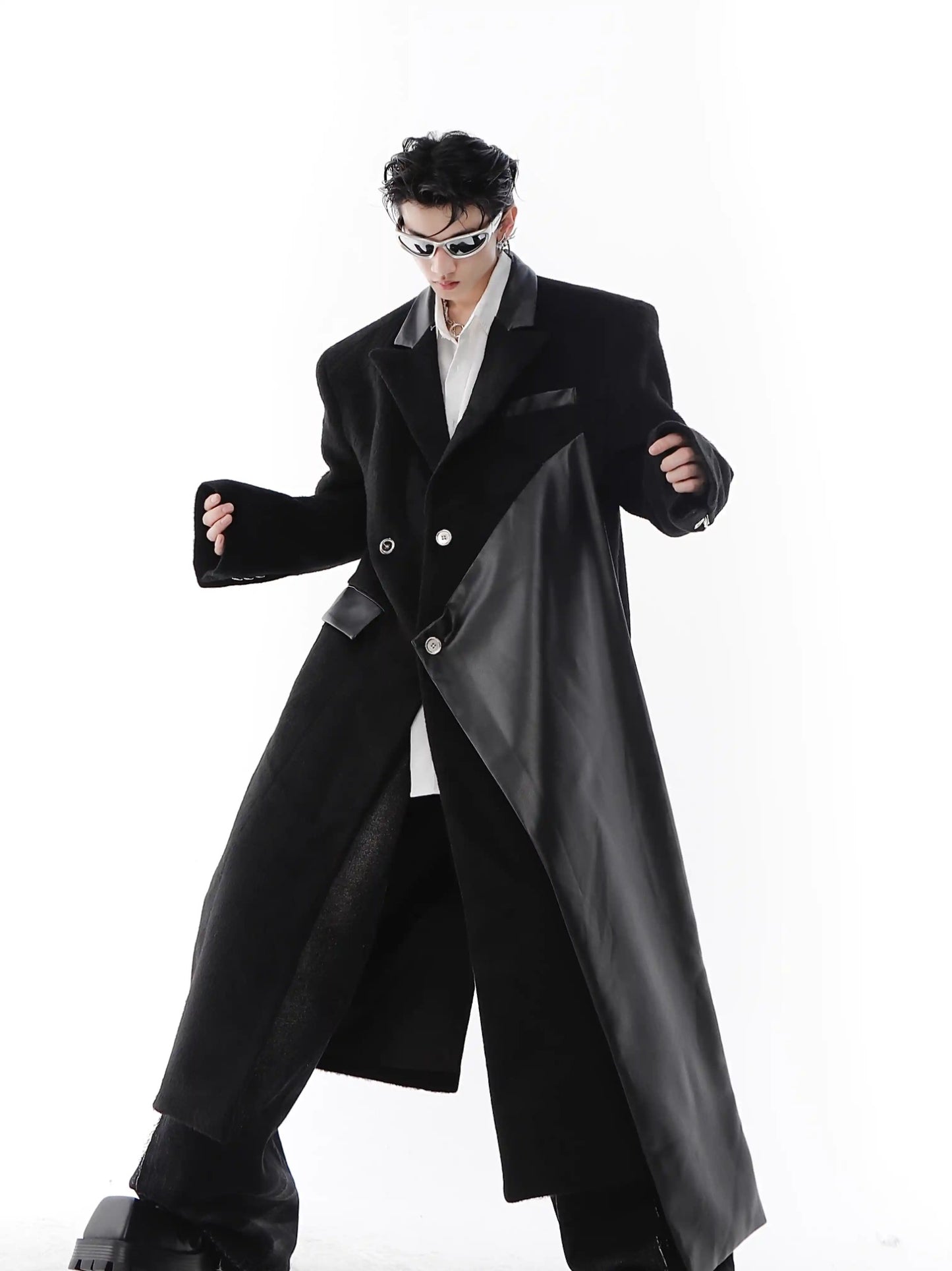 Manteau en laine à épaules rembourrées et coutures en cuir synthétique, long trench-coat blanc au-dessus du genou