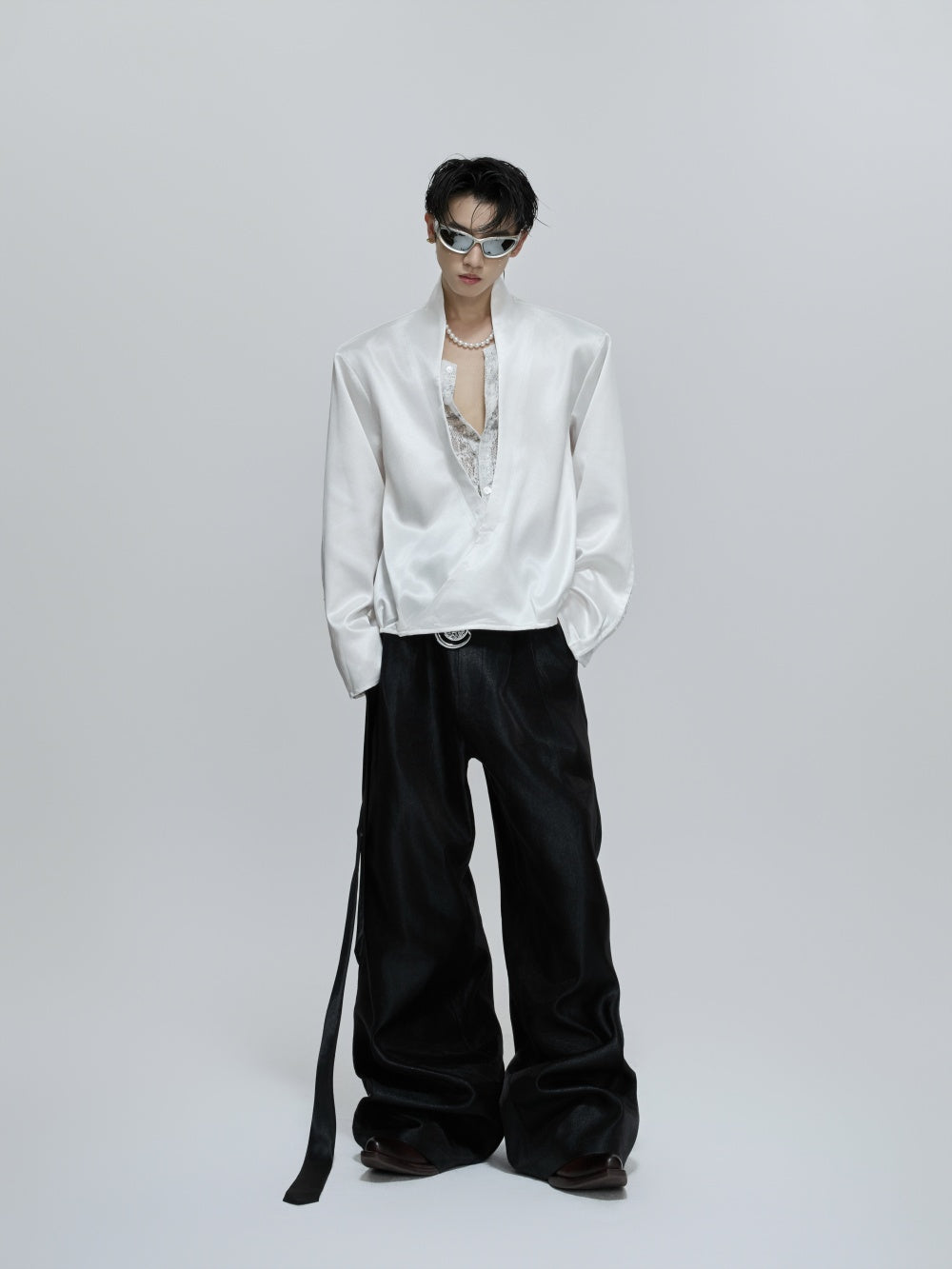 Loose-fitting Faux Two-piece V-neck Lace-panel Shirt