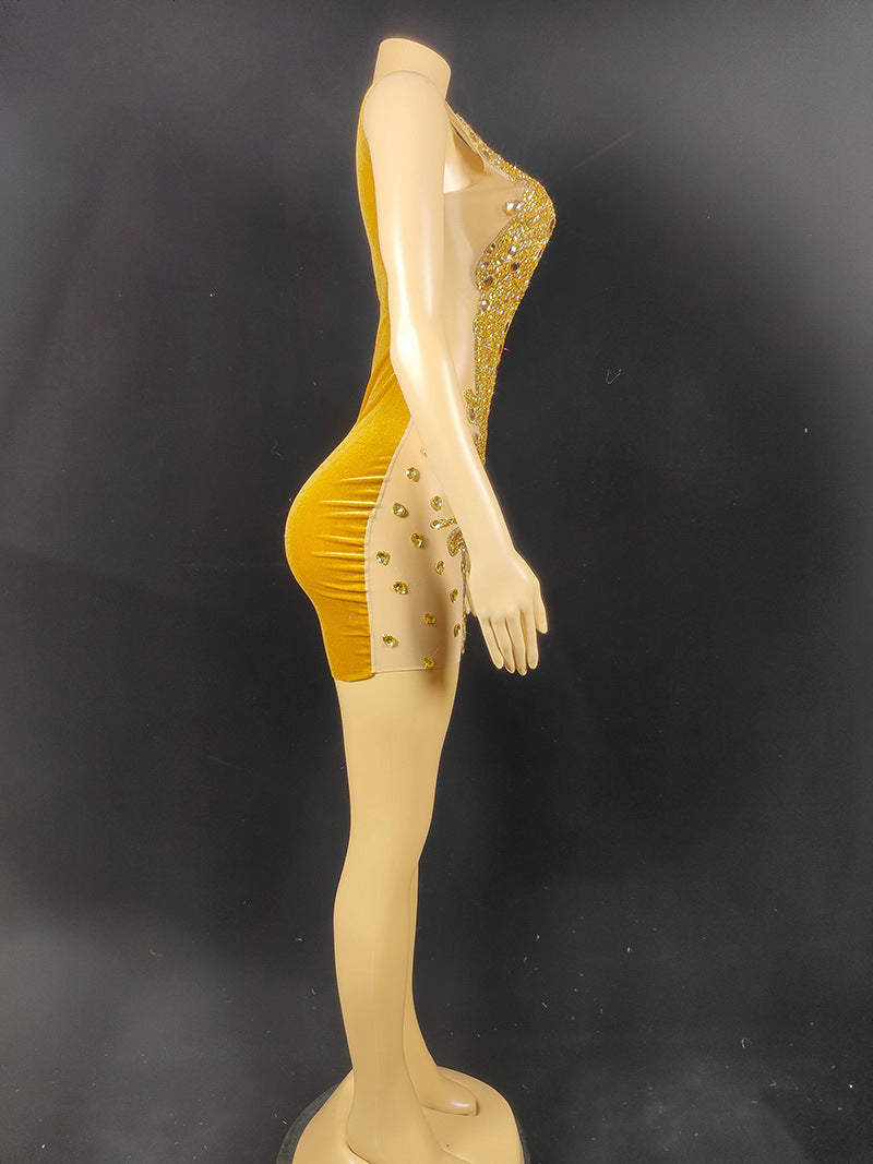 Robe moulante unie transparente à strass