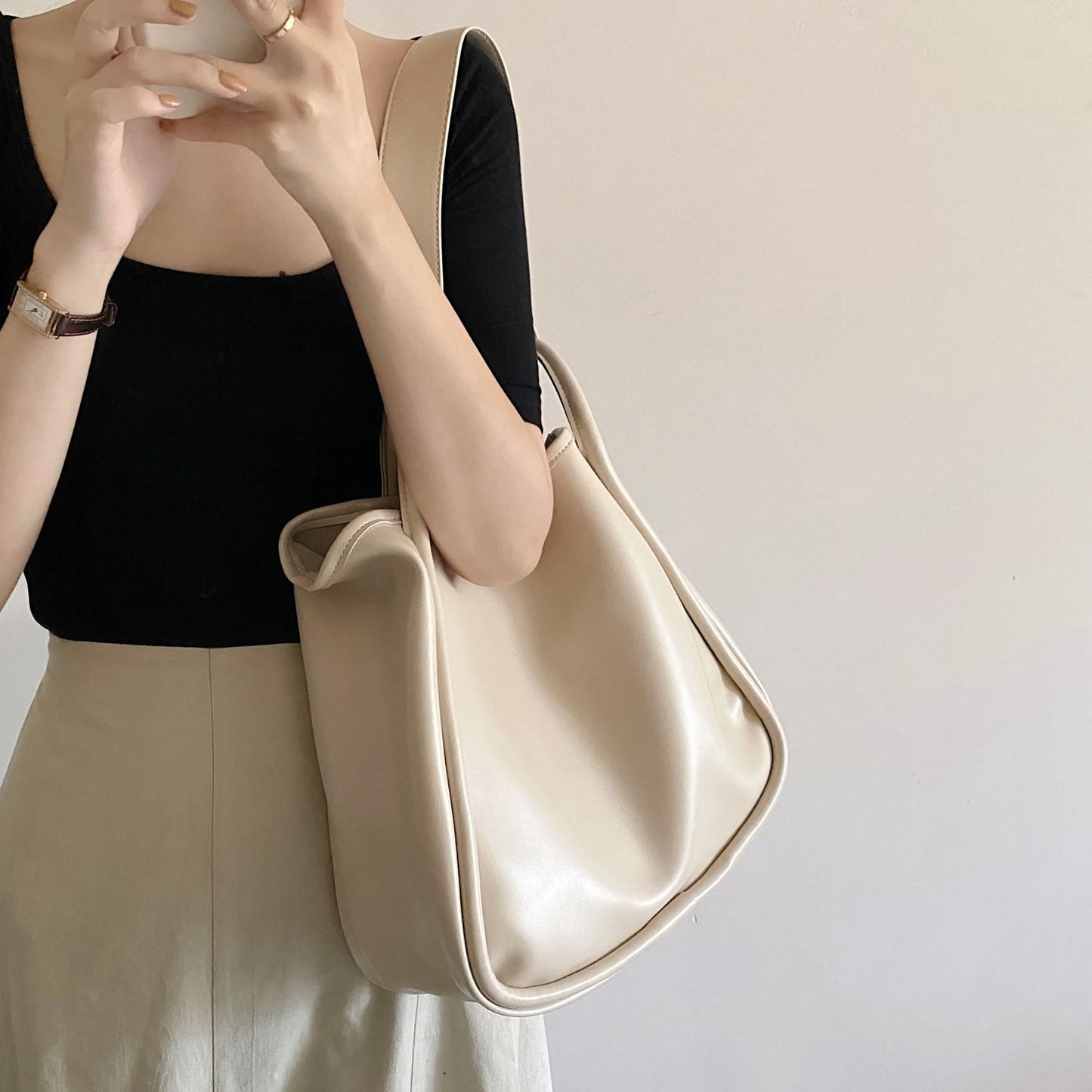 Nouveau sac à bandoulière en cuir souple de grande capacité