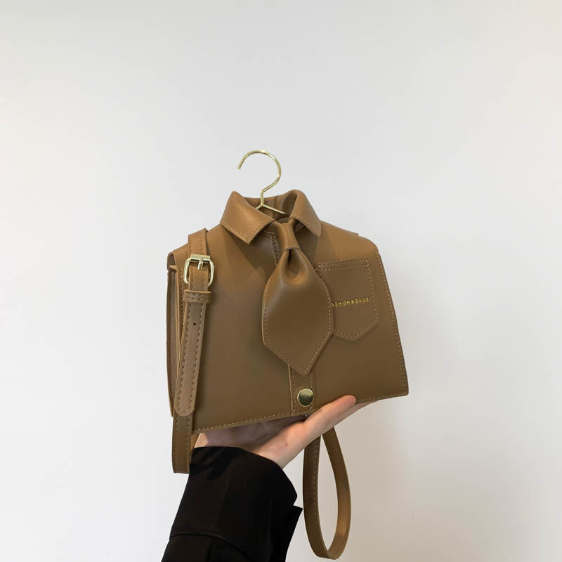 Sac bandoulière de créateur du même style