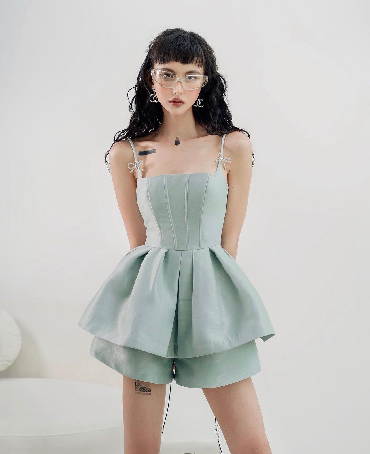 Ensemble deux pièces amincissant composé d'un haut à bretelles et d'un short