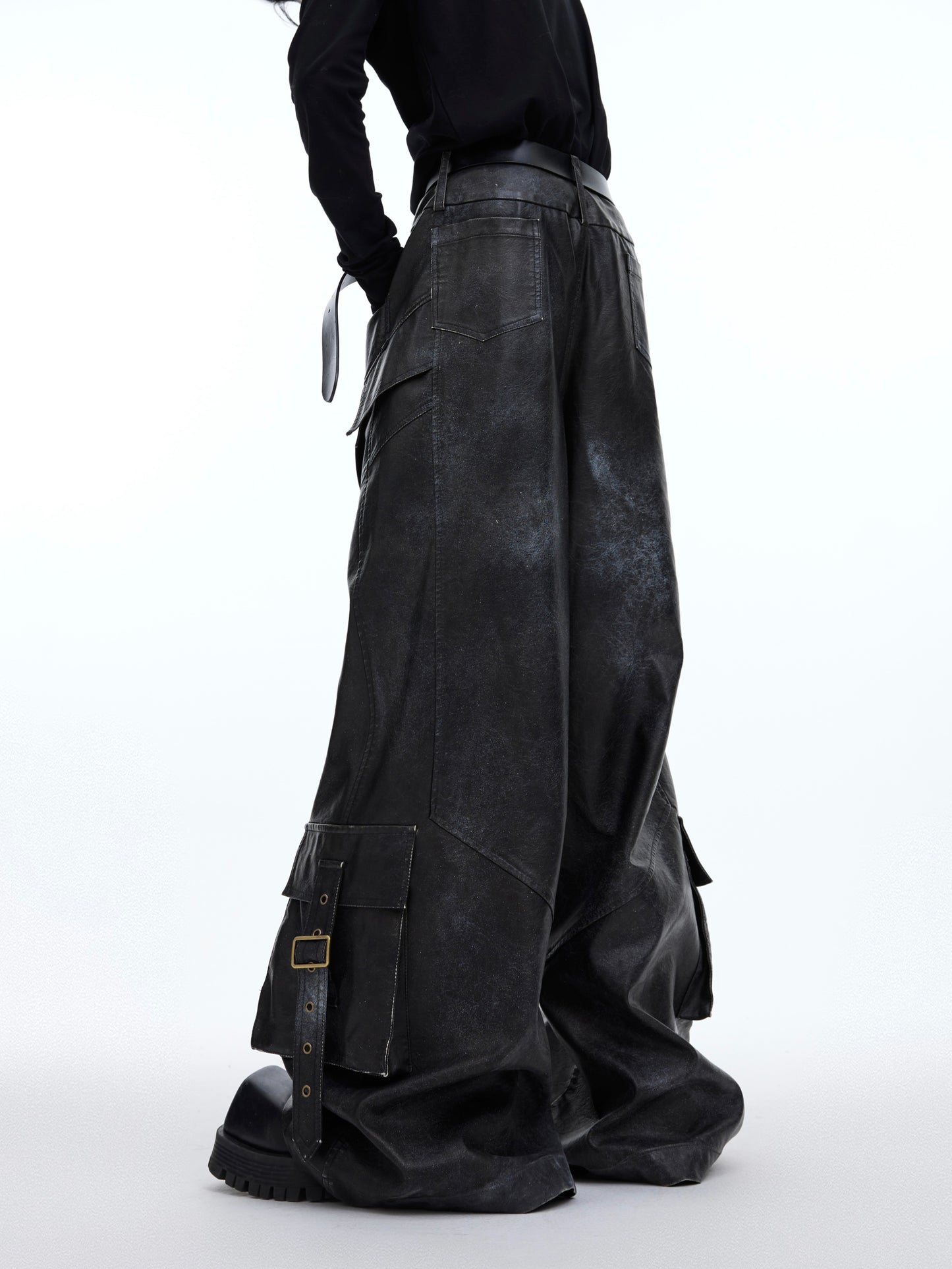 Pantalon décontracté en cuir PU punk avec drapé d'encre éclaboussée