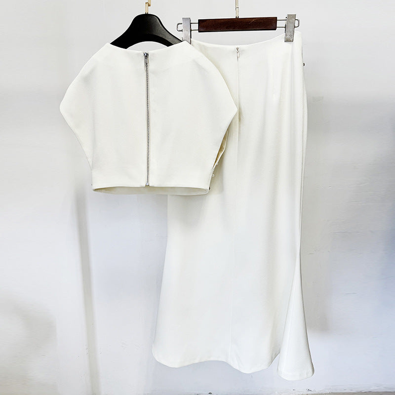 Completo corto con perline di conchiglia e strass per l'industria pesante