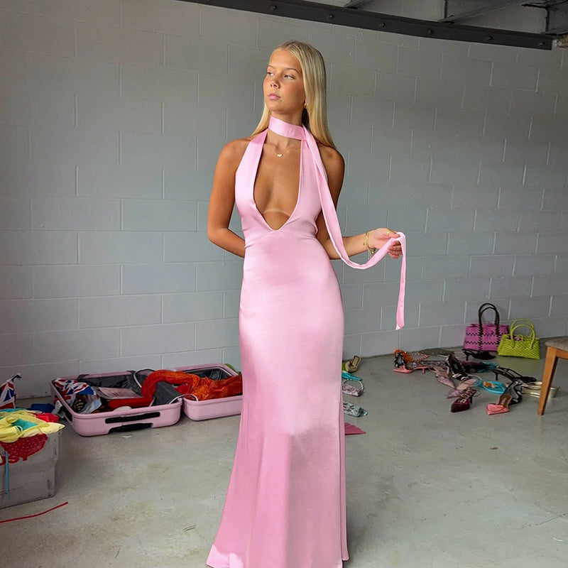 Robe élégante et sexy en satin à bretelles et décolleté en V profond