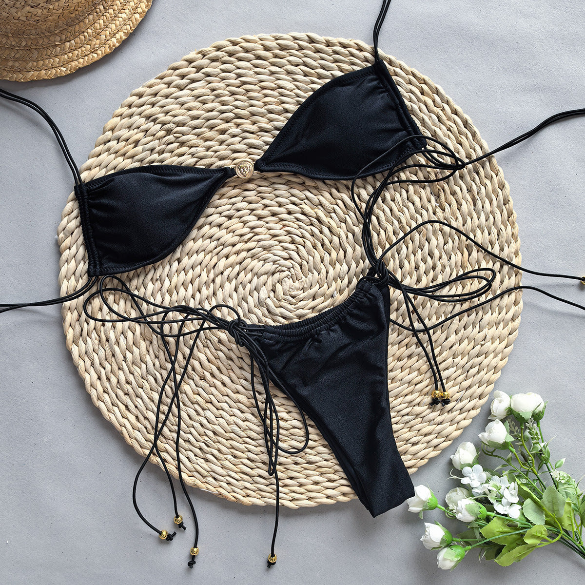 Costume da bagno da donna sexy con spacco in bianco e nero