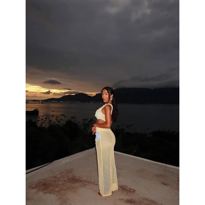 Ensemble élégant en tricot creux sans manches avec haut à épaules obliques et robe mi-longue