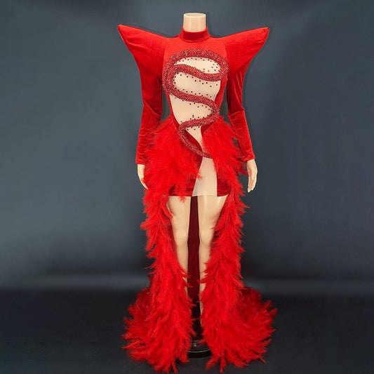 Robe de soirée en plumes et strass