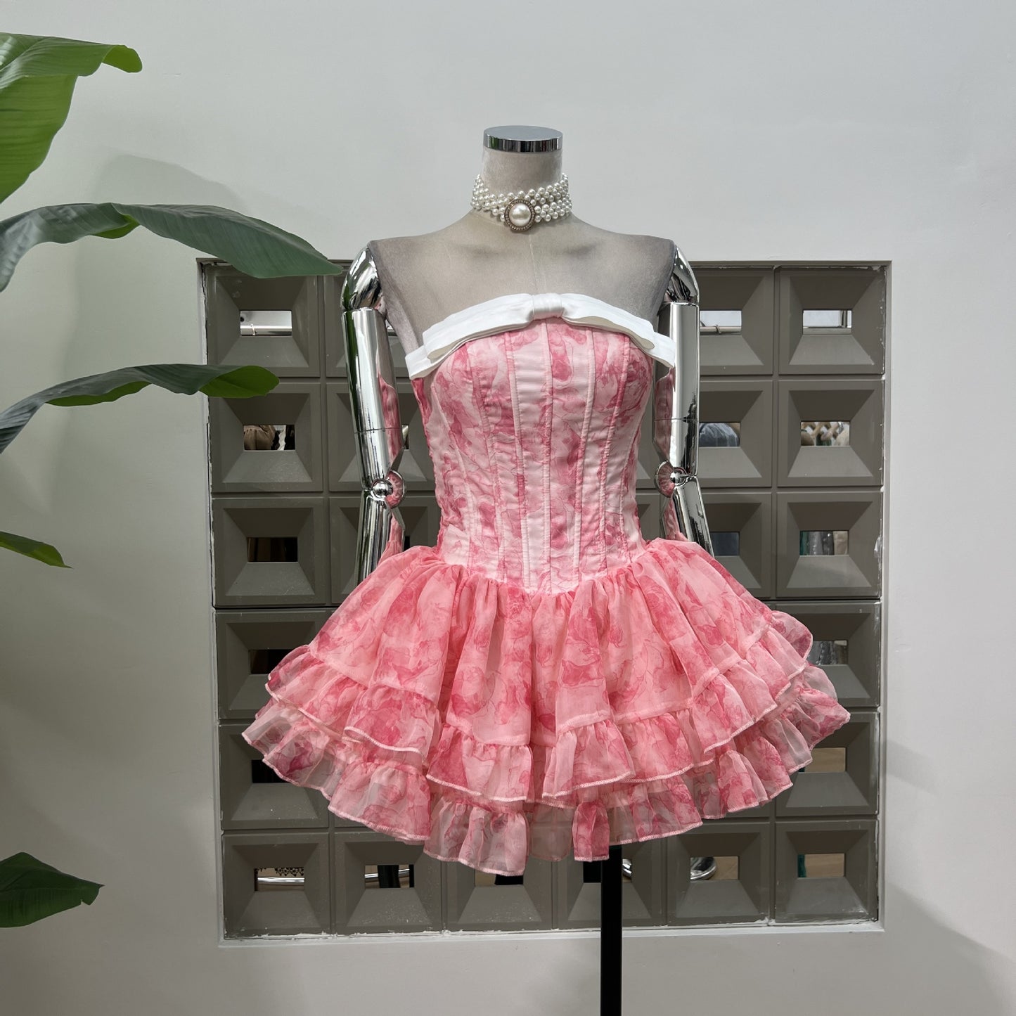 Abito da ragazza con top a tubino e vita a spina di pesce