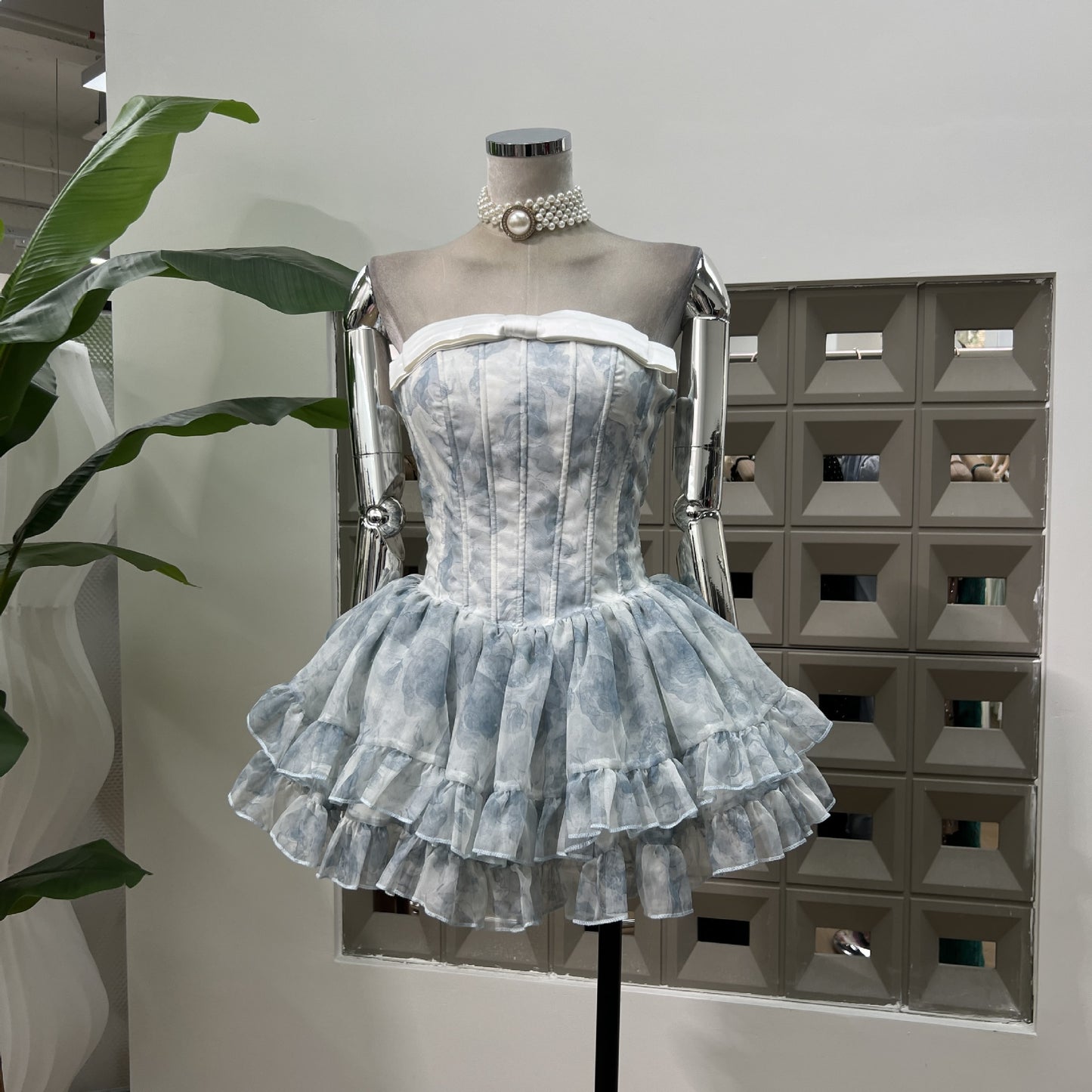 Abito da ragazza con top a tubino e vita a spina di pesce