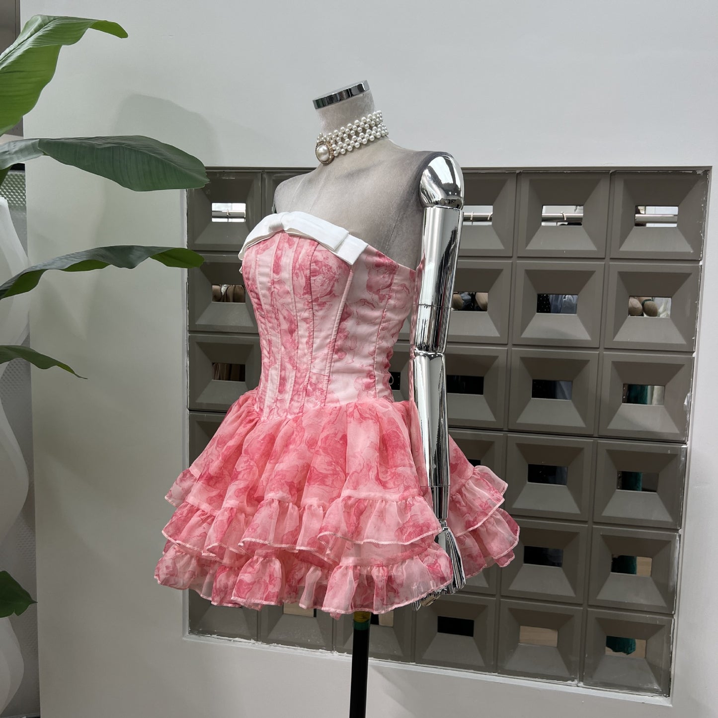 Abito da ragazza con top a tubino e vita a spina di pesce