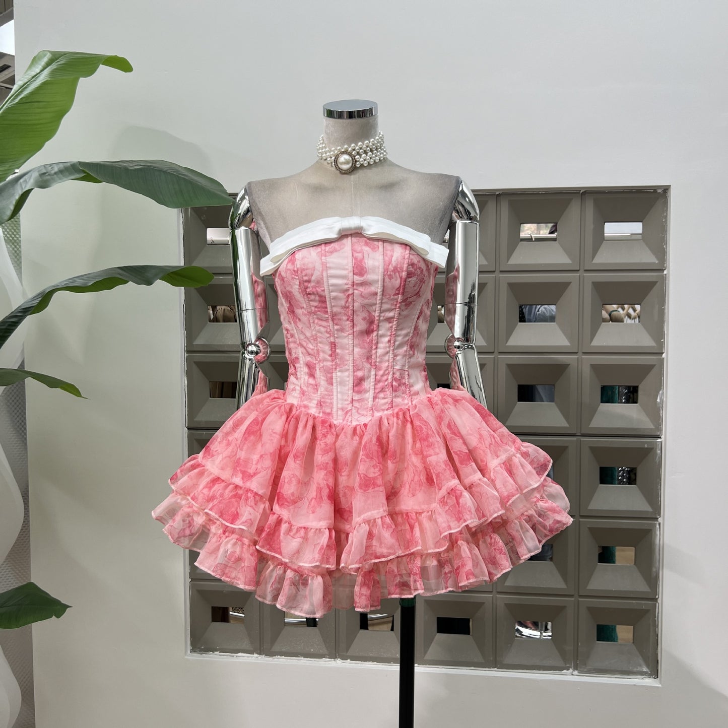 Abito da ragazza con top a tubino e vita a spina di pesce