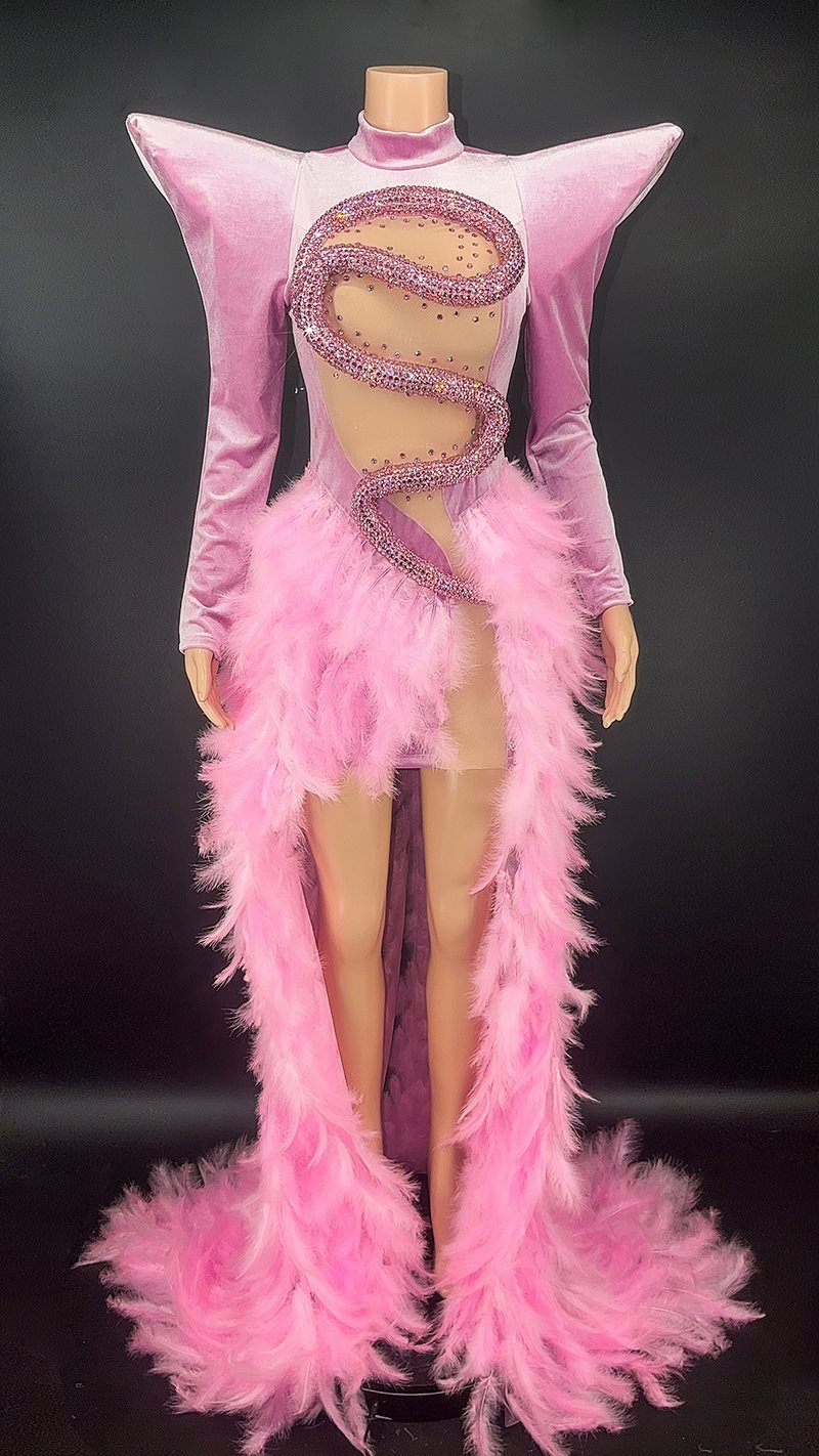 Robe de soirée en plumes et strass