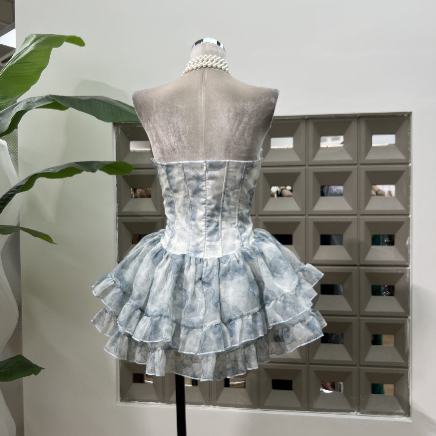 Abito da ragazza con top a tubino e vita a spina di pesce