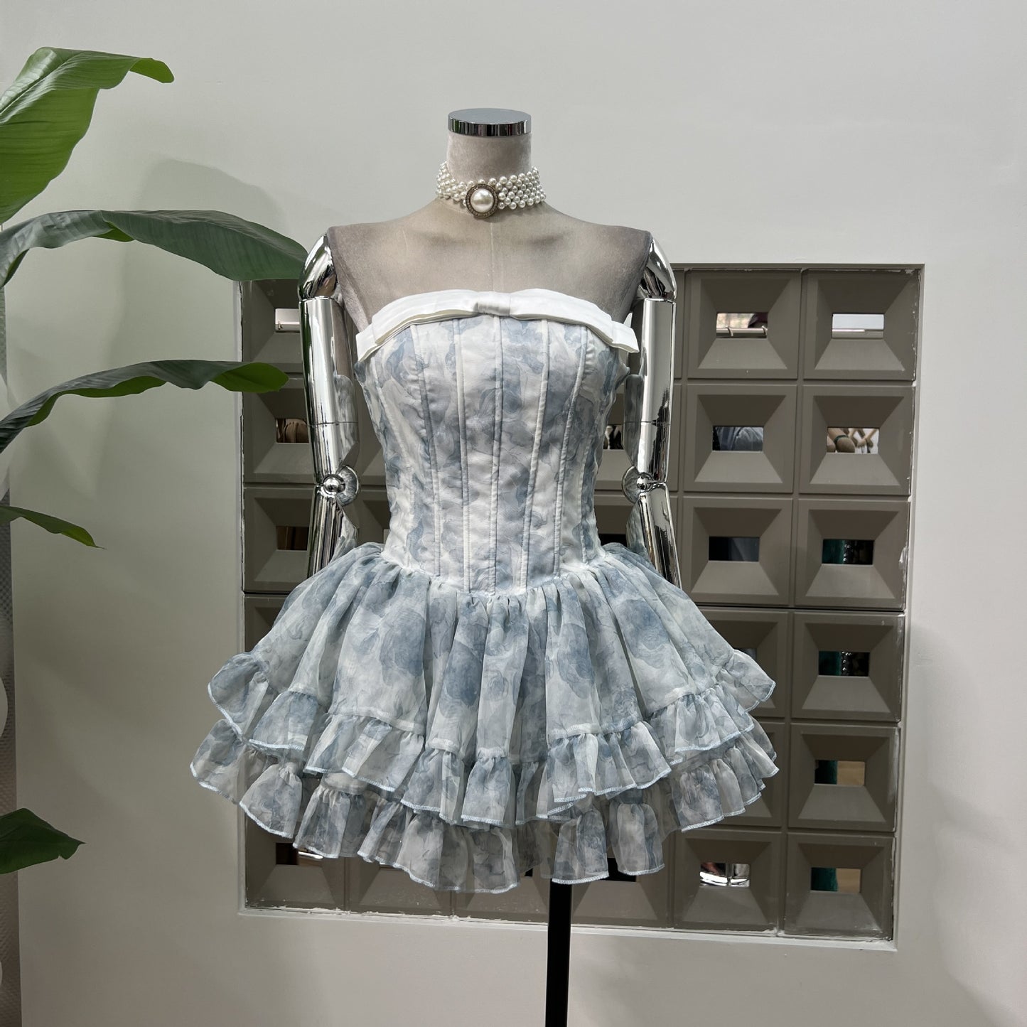 Abito da ragazza con top a tubino e vita a spina di pesce