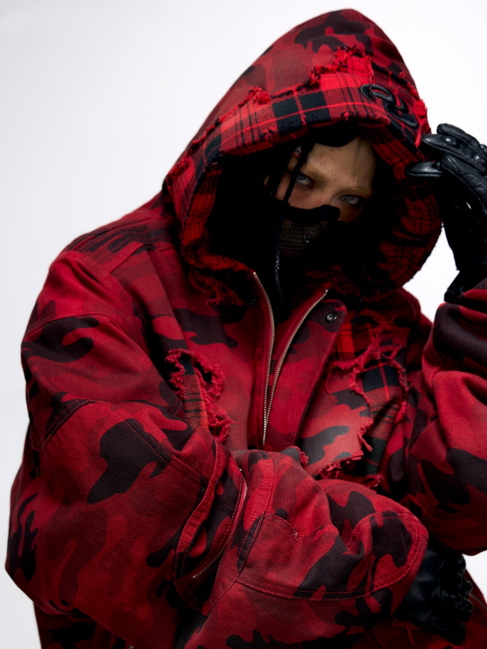 Veste rouge en coton vieilli à capuche perforée à carreaux camouflage