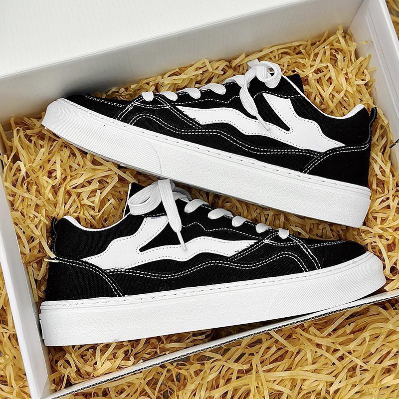 Chaussures plates tendance noires de sport