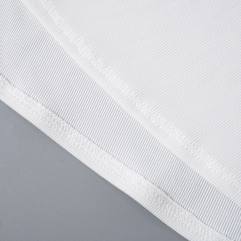 Robe unie à manches cloche et coupe ajustée