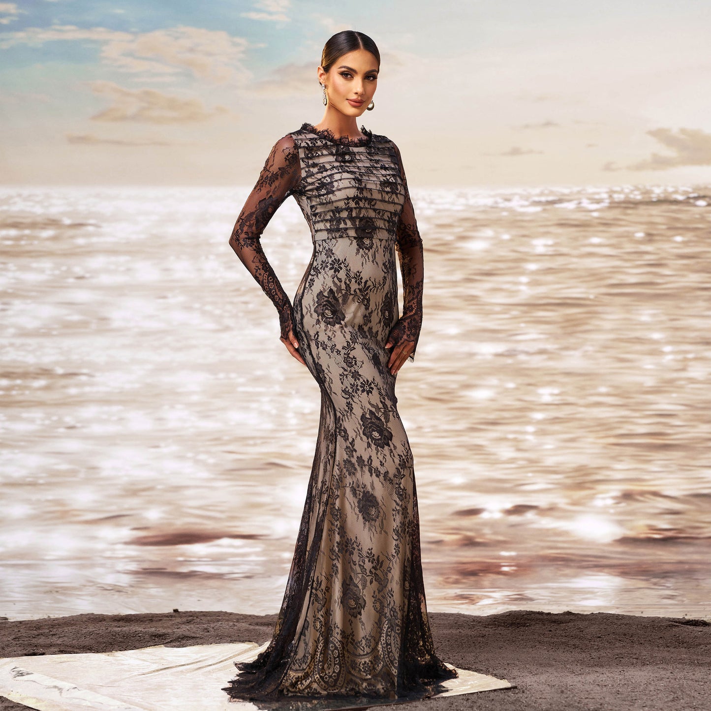 Abito da sera a sirena in garza con maniche lunghe e scollo rotondo