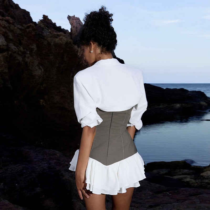 Robe-costume tube à volants et taille moulante de couleur contrastée