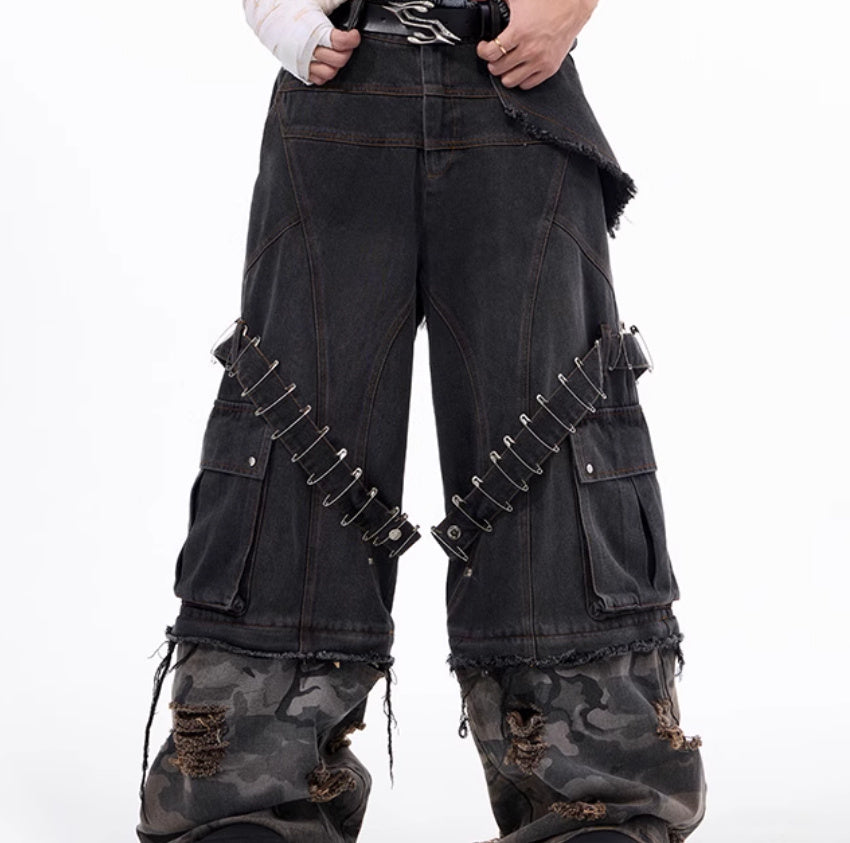 Jeans à structure d'épissure camouflage avec épingles et rubans