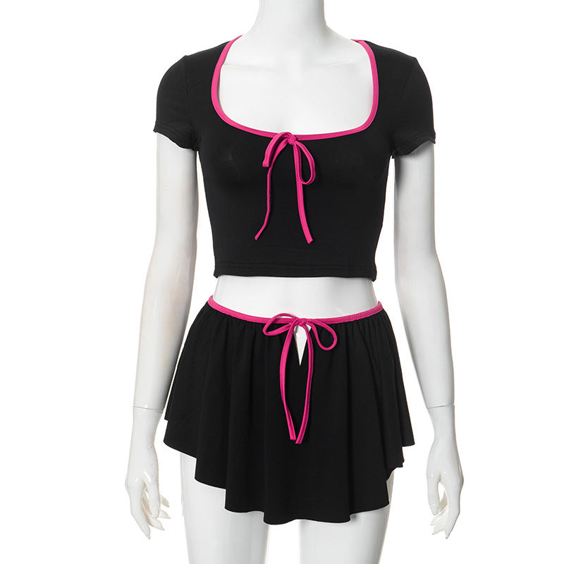 Completo gonna a vita bassa slim fit con scollo quadrato e maglietta