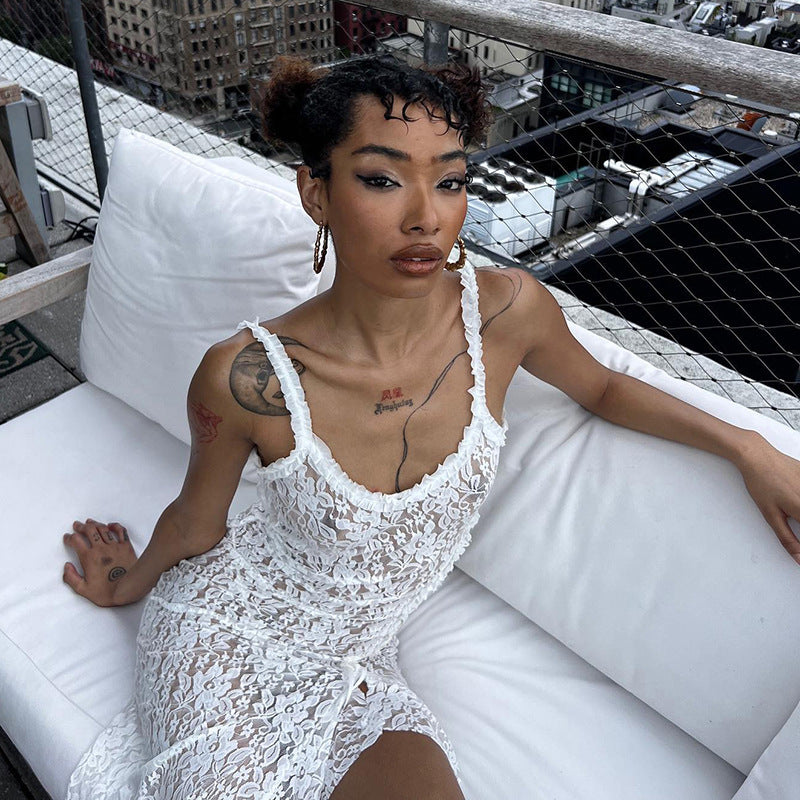 Abito alla moda con schiena scoperta e scollatura in pizzo