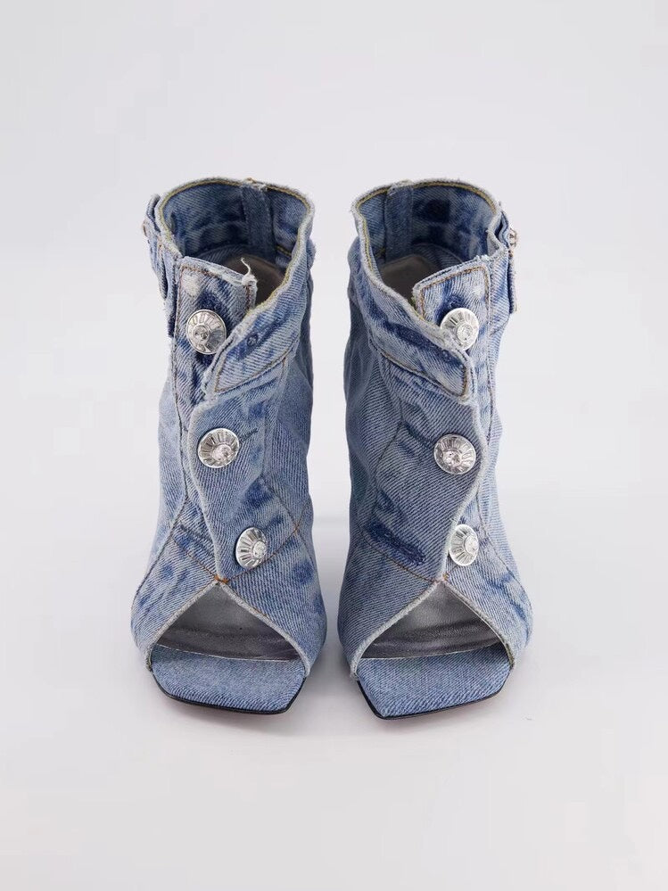 Bottes courtes à talons hauts rivetées en denim