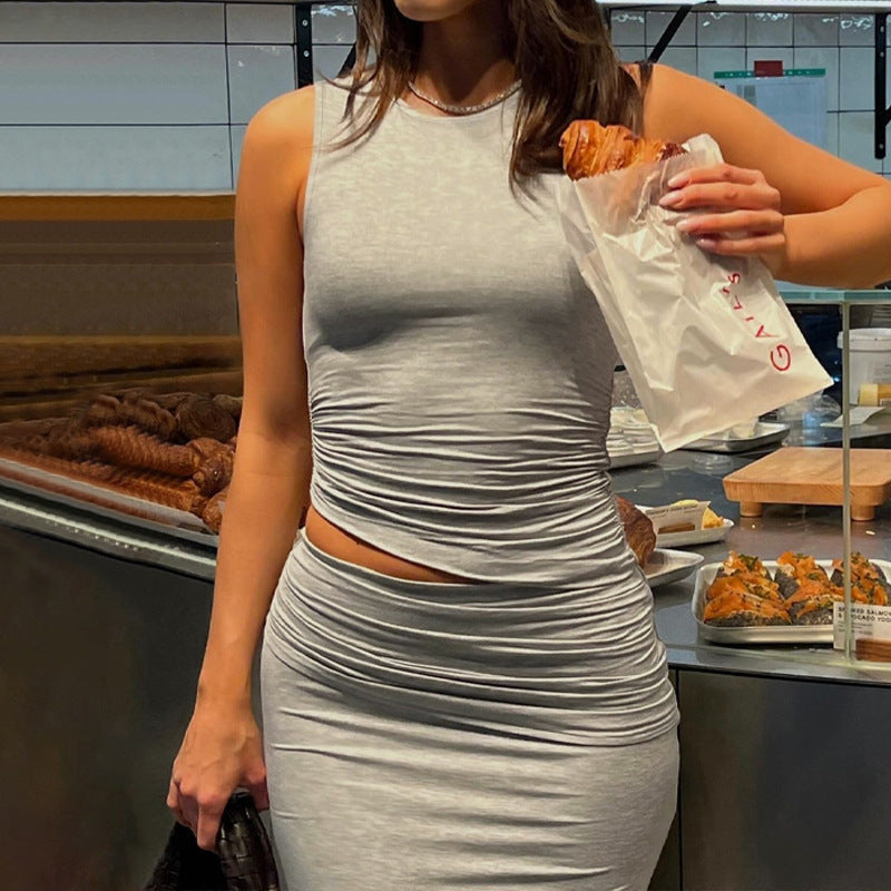 Tailleur jupe fendue coupe slim sans manches à col rond