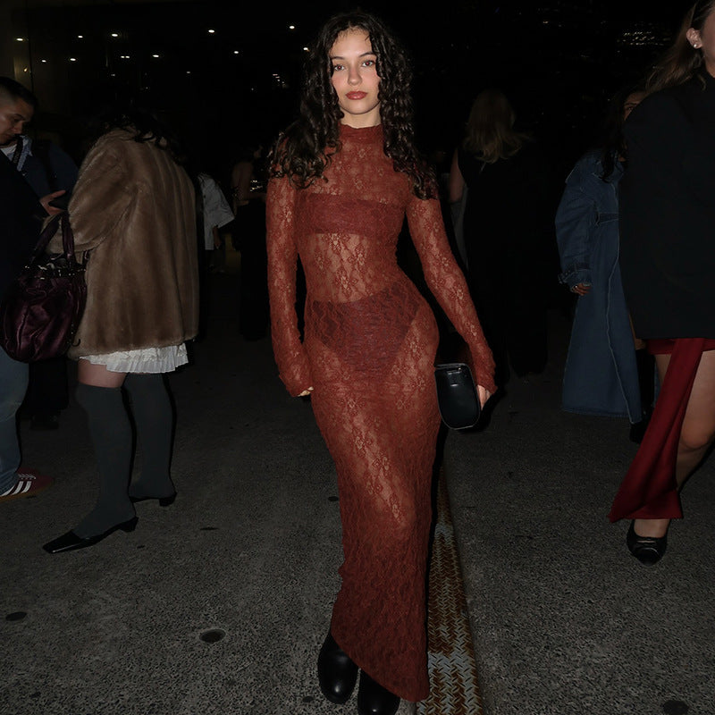 Robe à col roulé en dentelle à manches longues