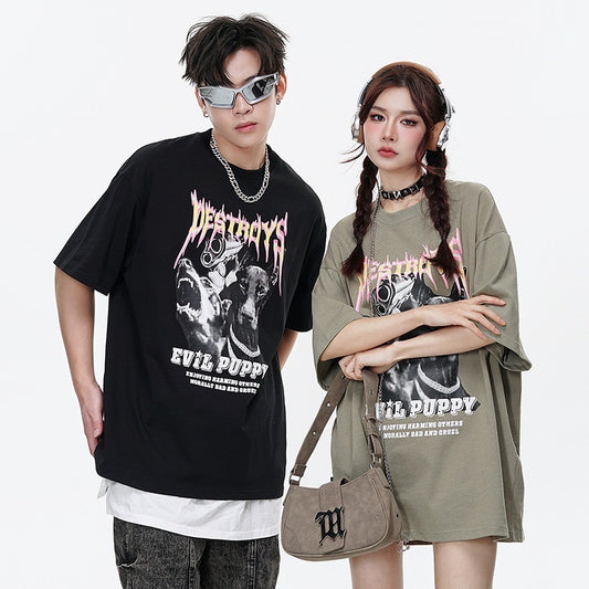 T-shirt épais à imprimé flammes, col rond, coupe ample, manches courtes.