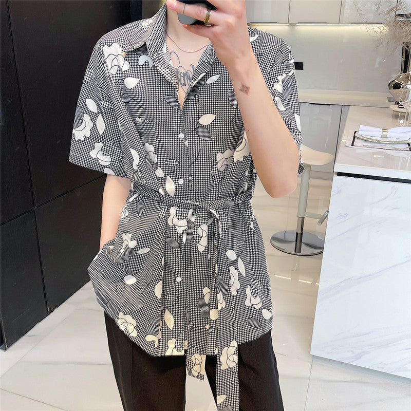 Camicia a quadri con stampa floreale, cintura e cravatta, maniche corte