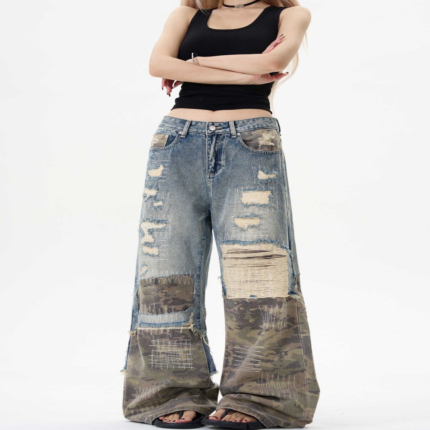 Jean déchiré à coutures camouflage rétro