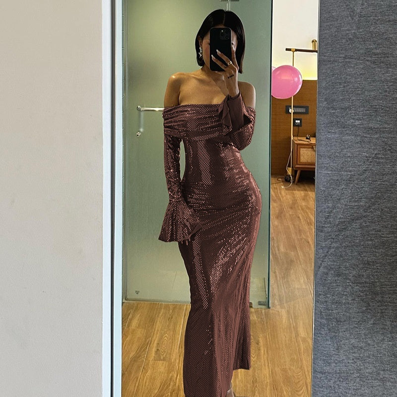 Robe moulante à col dénudé, style tendance et élégante