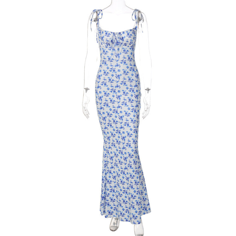 Robe à petites bretelles florales et grande jupe trapèze