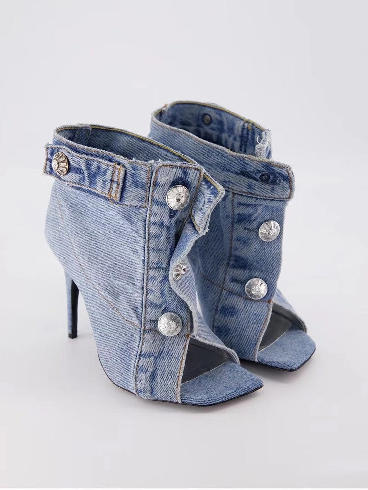 Bottes courtes à talons hauts rivetées en denim