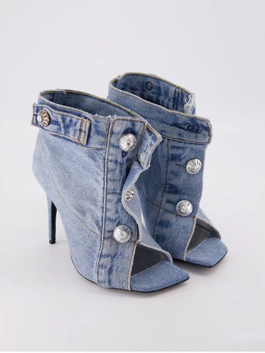Bottes courtes à talons hauts rivetées en denim