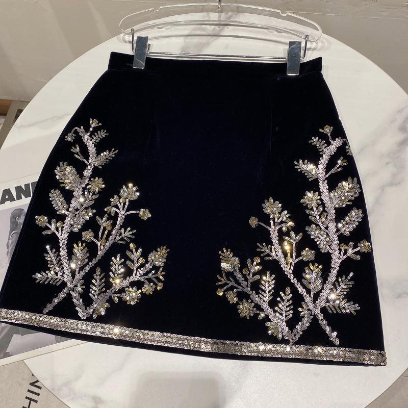 Sequin Leaf Embroidered Velvet Suit