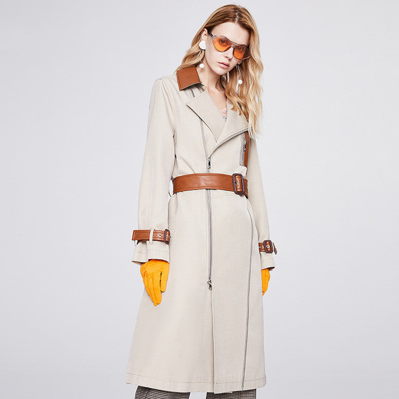 Trench-coat mi-long contrasté au design haut de gamme
