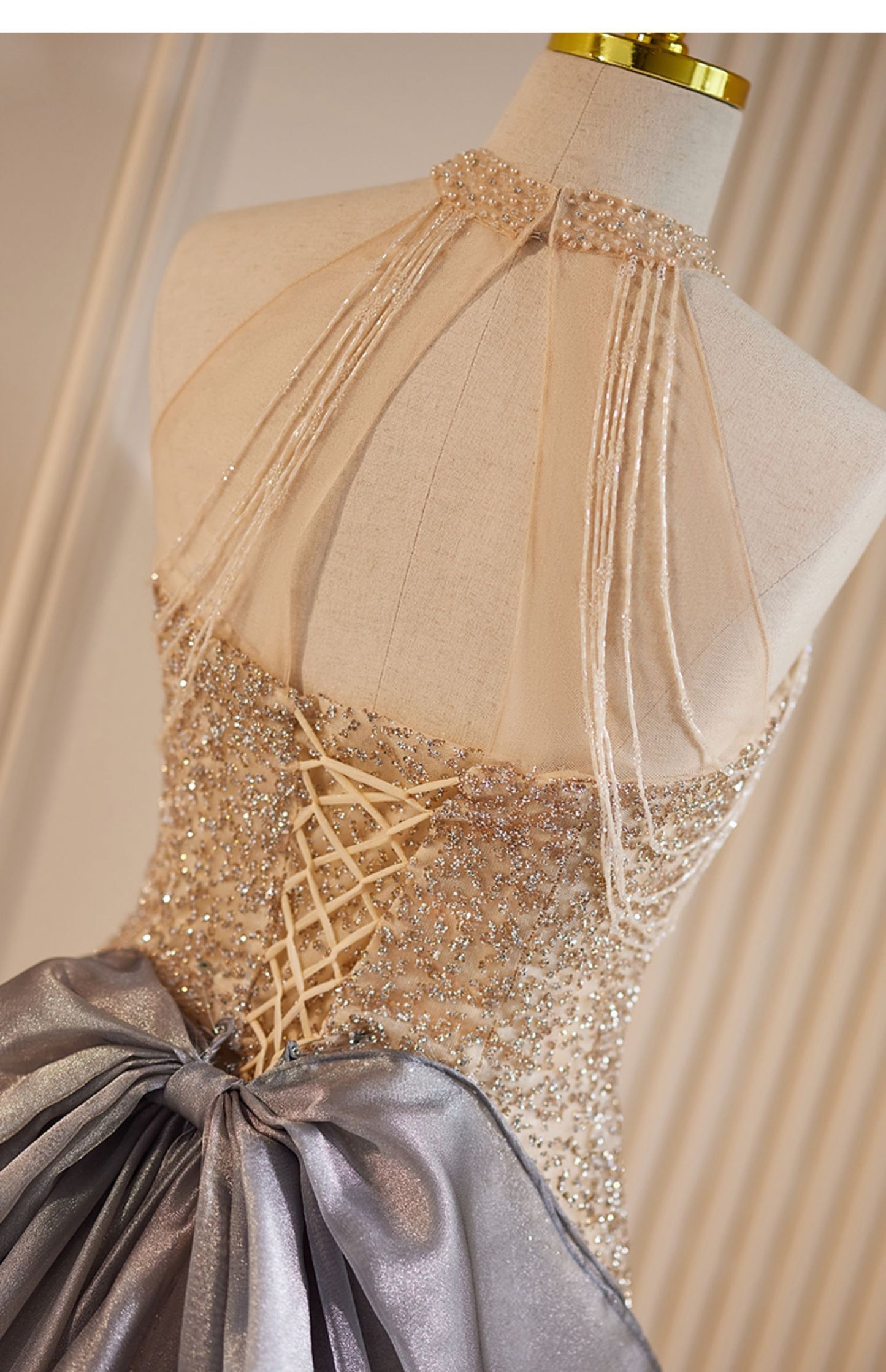 Robe de soirée champagne à pompons