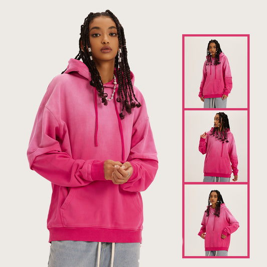 Due maglioni larghi alla moda