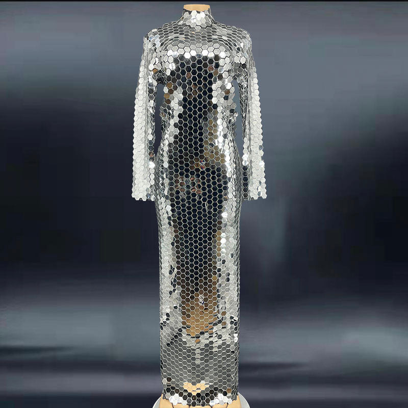 Robe de cocktail longue à paillettes et strass