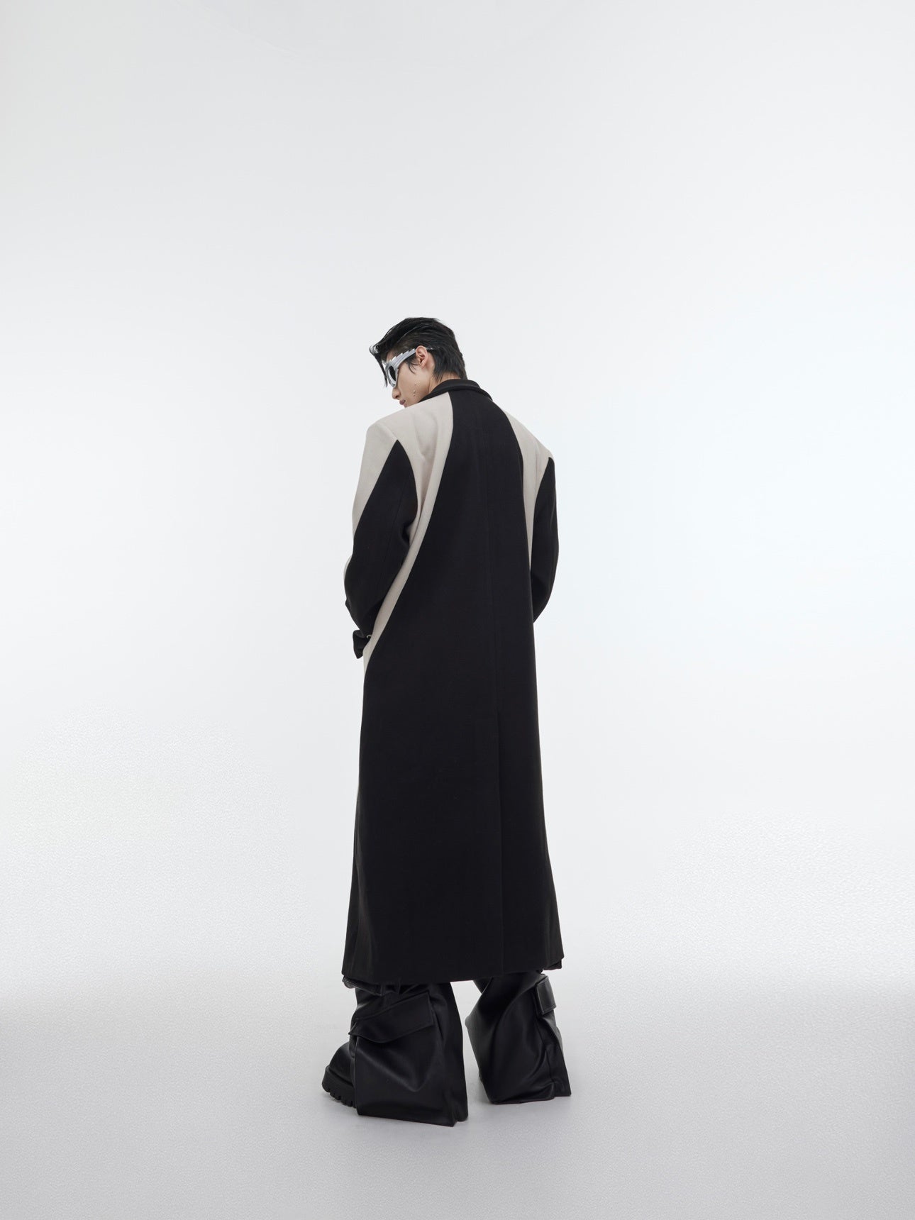 Cappotto lungo in lana al ginocchio con patchwork di colori a contrasto