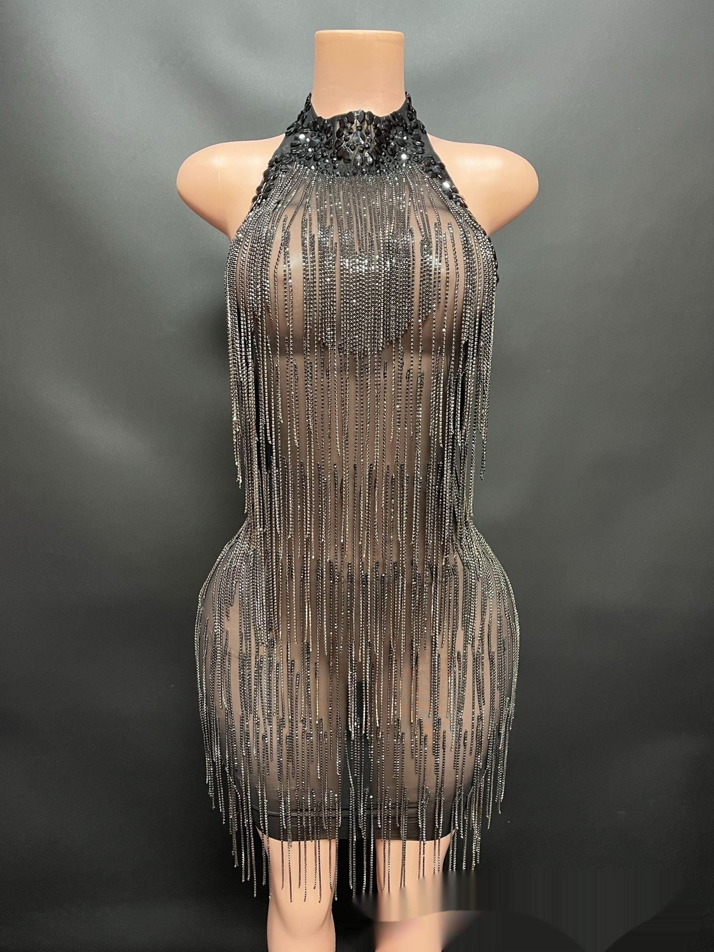 Robe sexy dos nu style vacances avec chaîne et décorations en diamants de l'industrie lourde