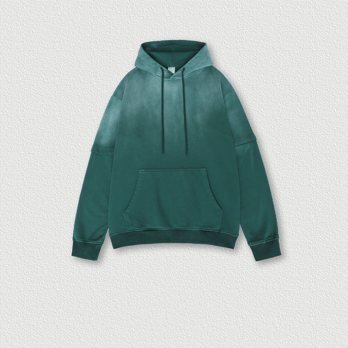 Due maglioni larghi alla moda