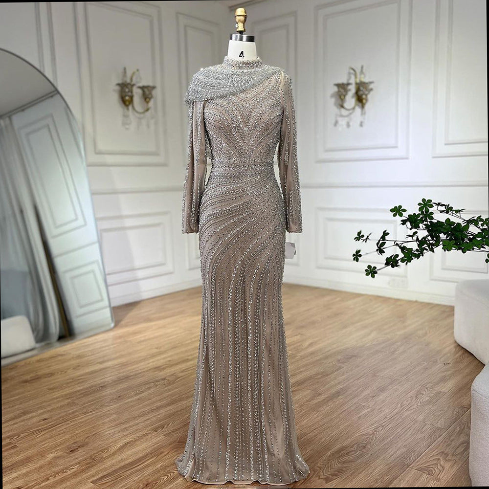 Robe moulante en queue de poisson couleur chair