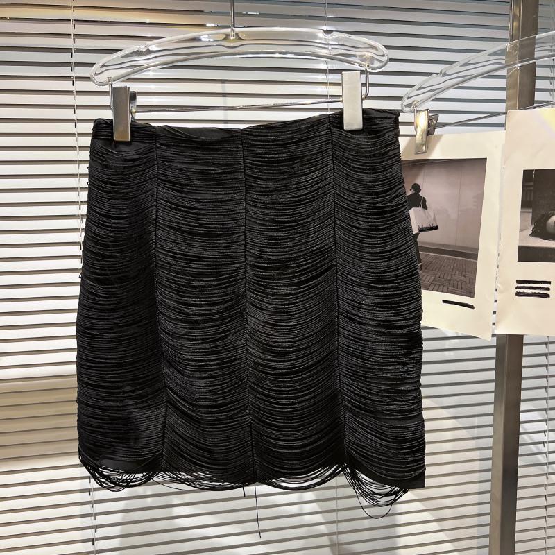 Nuovo abito corto con gonna e spalline imbottite in stile classico con nappa