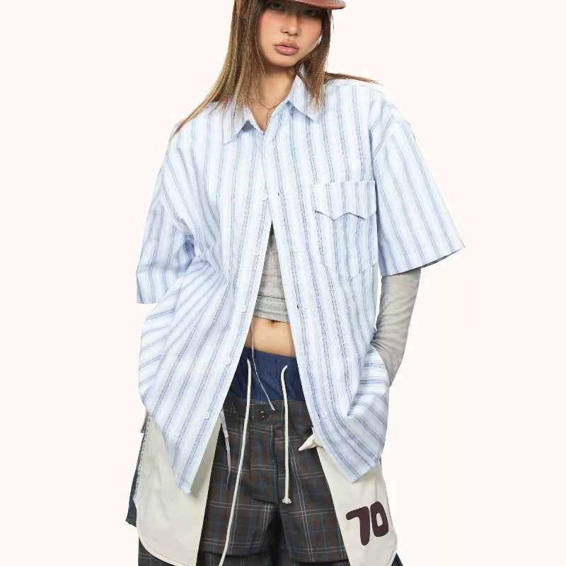 Chemise à manches courtes à rayures bleues, coupe ample et décontractée