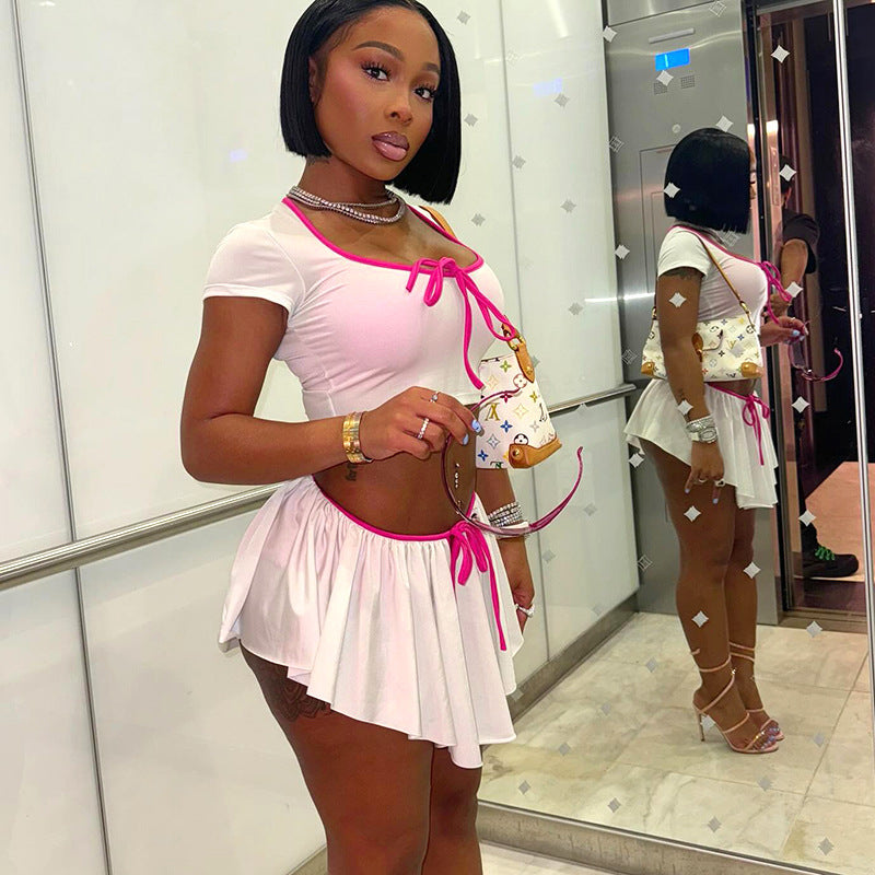 Completo gonna a vita bassa slim fit con scollo quadrato e maglietta